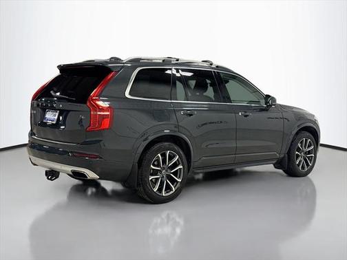 2017 Volvo XC90 T6 Momentum