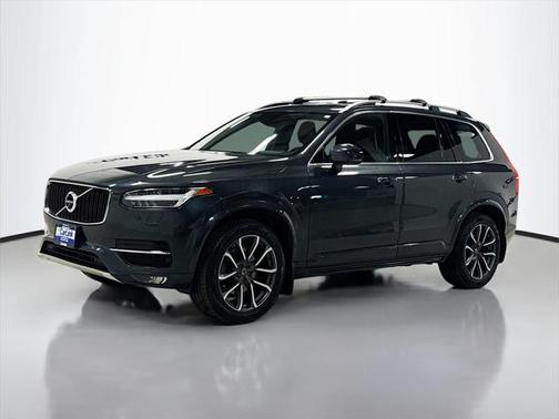 2017 Volvo XC90 T6 Momentum
