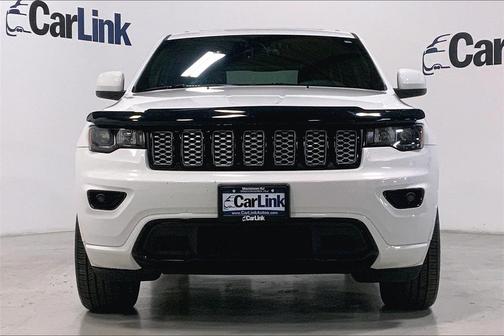 Photo 3 of 43 of 2017 Jeep Grand Cherokee Altitude