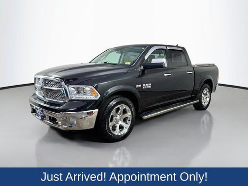 Brilliant Black Crystal Pearlcoat 2017 RAM 1500 Laramie