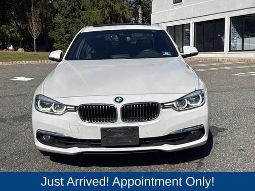 White Metallic 2018 BMW 330 i xDrive