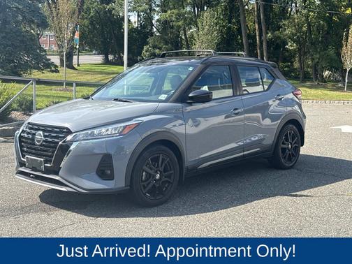 Boulder Gray Pearl/Super Black 2021 Nissan Kicks SR