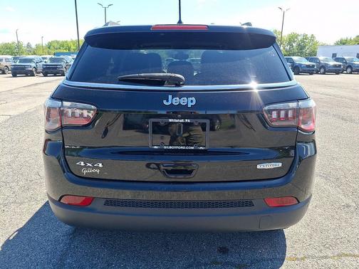 Diamond Black Crystal Pearlcoat 2018 Jeep Compass Latitude