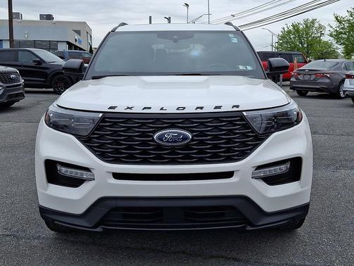 Star White Metallic Tri-Coat 2022 Ford Explorer ST-Line