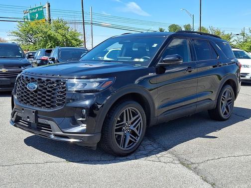 Black Metallic 2025 Ford Explorer ST-Line