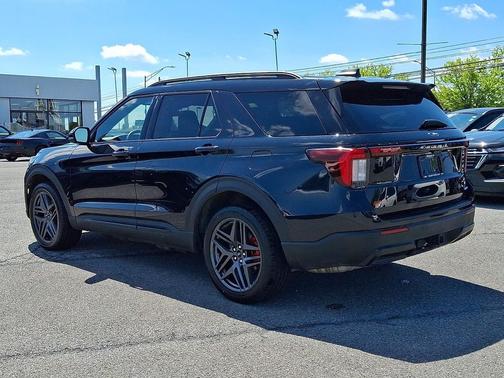 Black Metallic 2025 Ford Explorer ST-Line