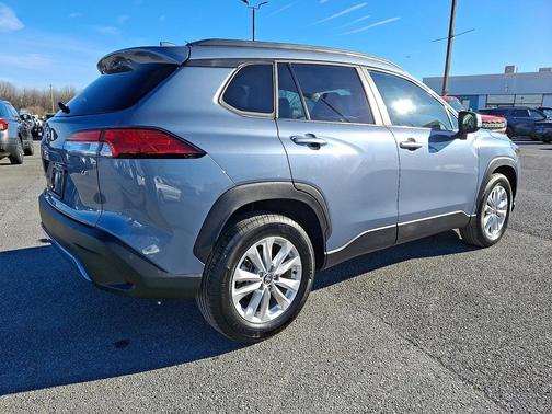 2024 Toyota Corolla Cross LE