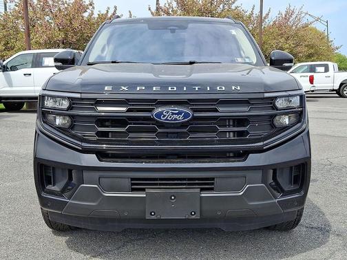 Black Metallic 2025 Ford Expedition Max Active 4x4