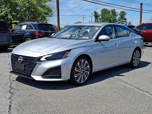 Brilliant Silver Metallic 2023 Nissan Altima 2.5 SL