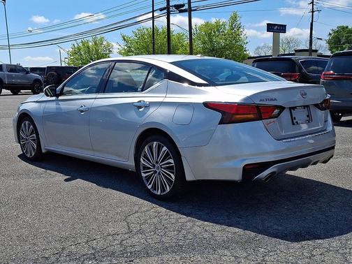 Brilliant Silver Metallic 2023 Nissan Altima 2.5 SL
