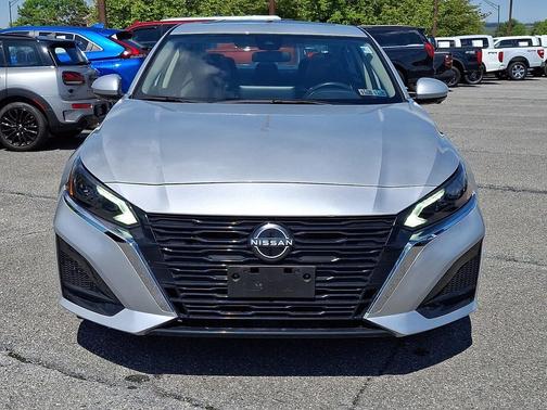 Brilliant Silver Metallic 2023 Nissan Altima 2.5 SL