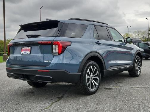 2025 Ford Explorer ST-Line