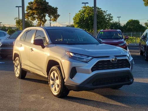 2023 Toyota RAV4 LE