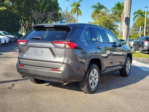 2022 Toyota RAV4 LE