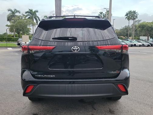 2022 Toyota Highlander L