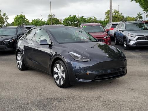 Gray 2024 Tesla Model Y Long Range
