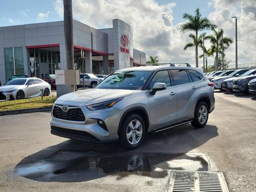 2022 Toyota Highlander LE