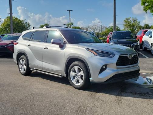 2022 Toyota Highlander LE
