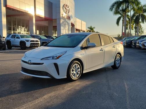 2019 Toyota Prius LE