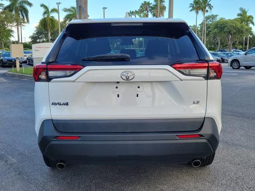 2022 Toyota RAV4 LE