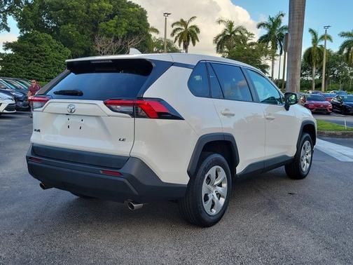 2022 Toyota RAV4 LE