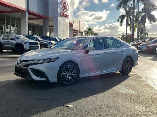 2023 Toyota Camry SE