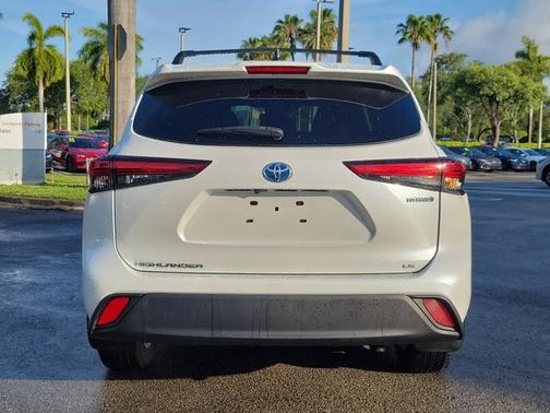 2023 Toyota Highlander Hybrid LE
