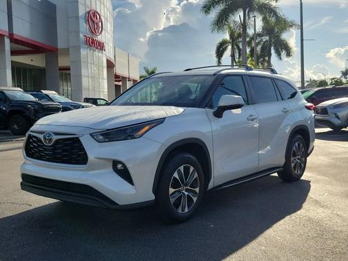 2023 Toyota Highlander XLE