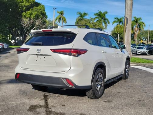 2023 Toyota Highlander XLE