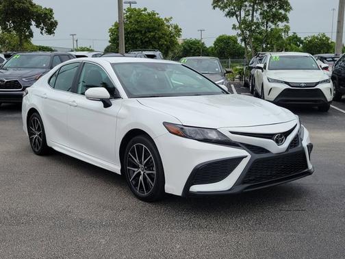 2024 Toyota Camry SE