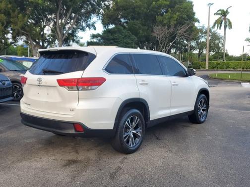 2019 Toyota Highlander LE