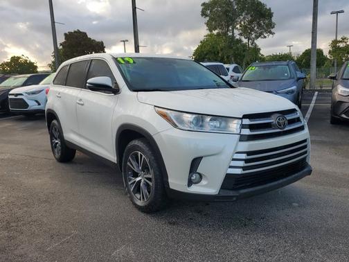 2019 Toyota Highlander LE