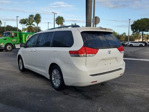 2014 Toyota Sienna XLE