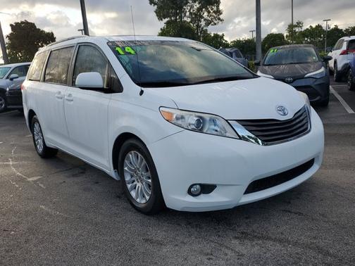 2014 Toyota Sienna XLE