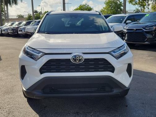 Ice 2024 Toyota RAV4 XLE