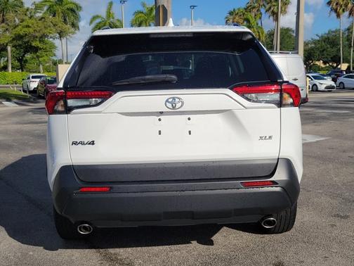 Ice 2024 Toyota RAV4 XLE