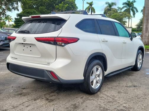 2023 Toyota Highlander LE