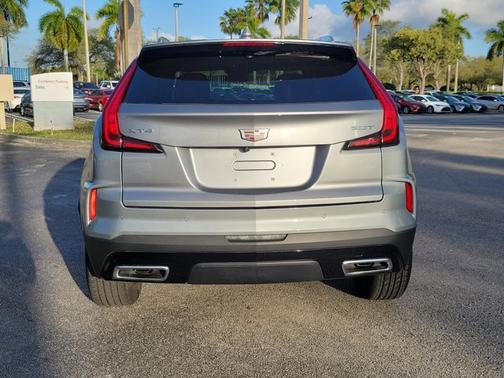 2025 Cadillac XT4 FWD Premium Luxury