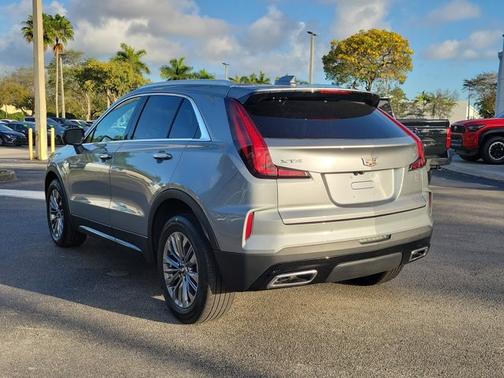 2025 Cadillac XT4 FWD Premium Luxury