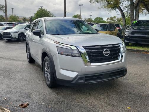 Brilliant Silver Metallic 2024 Nissan Pathfinder S