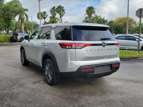 Brilliant Silver Metallic 2024 Nissan Pathfinder S