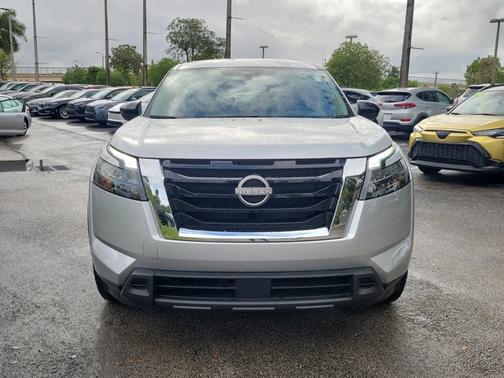 Brilliant Silver Metallic 2024 Nissan Pathfinder S