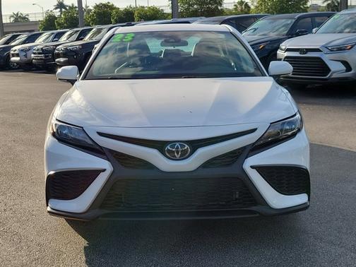 Ice 2023 Toyota Camry SE