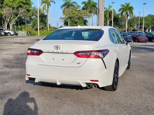 Ice 2023 Toyota Camry SE
