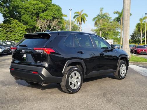 2023 Toyota RAV4 LE