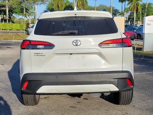 2022 Toyota Corolla Cross XLE