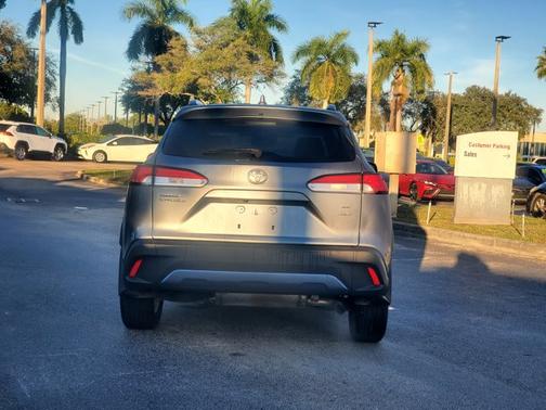 2024 Toyota Corolla Cross LE
