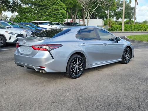 Celestial Silver Metallic 2023 Toyota Camry SE