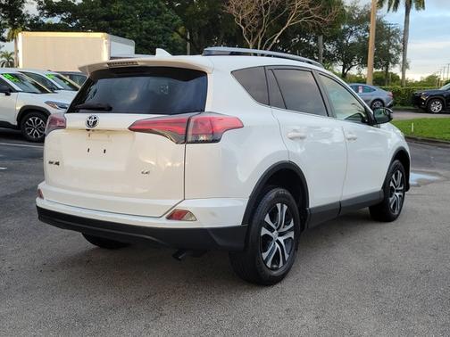 2018 Toyota RAV4 LE