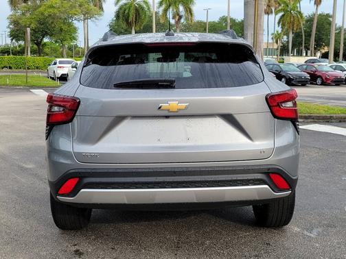 Sterling Gray Metallic 2025 Chevrolet Trax LT